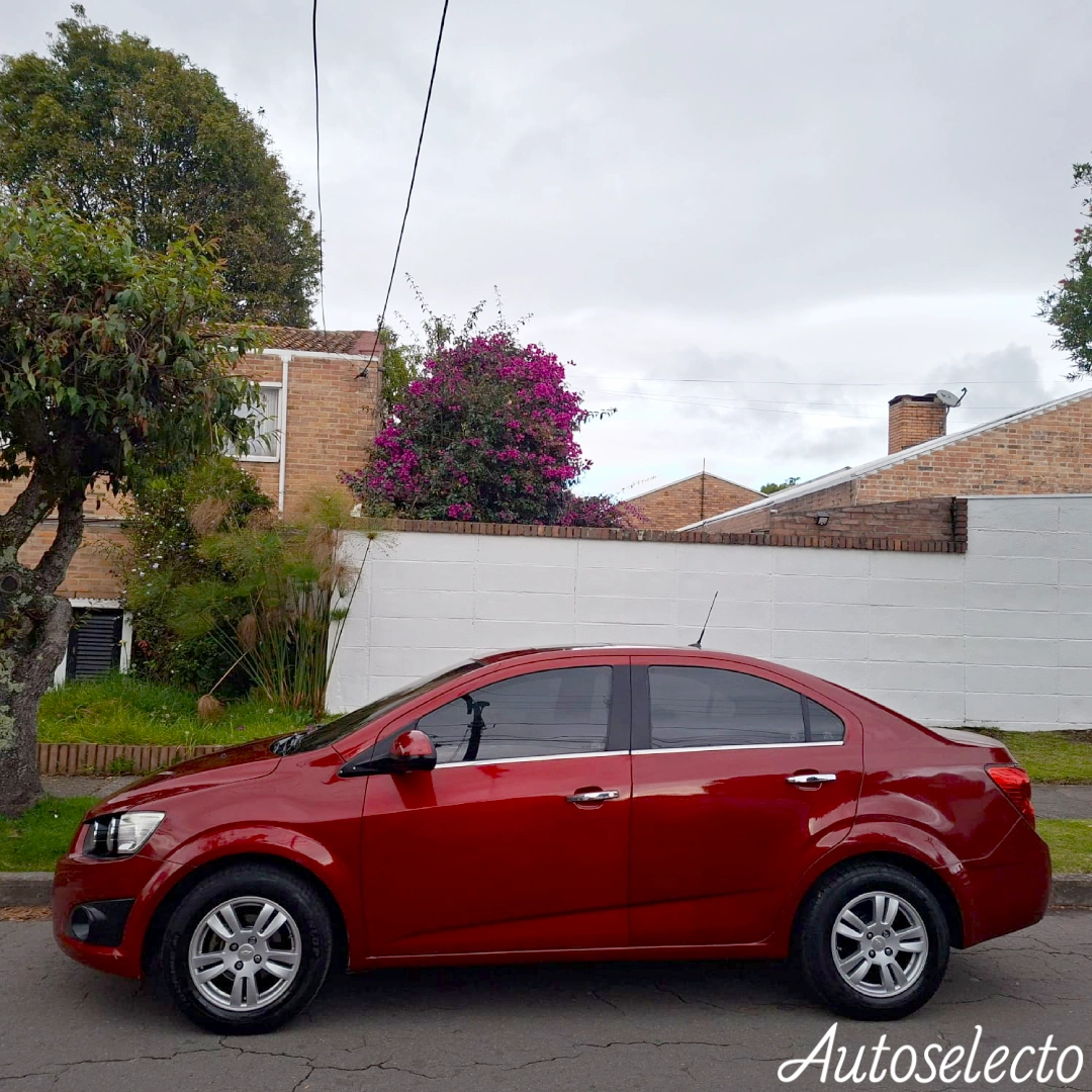 CHEVROLET SONIC LT 1.6 2014