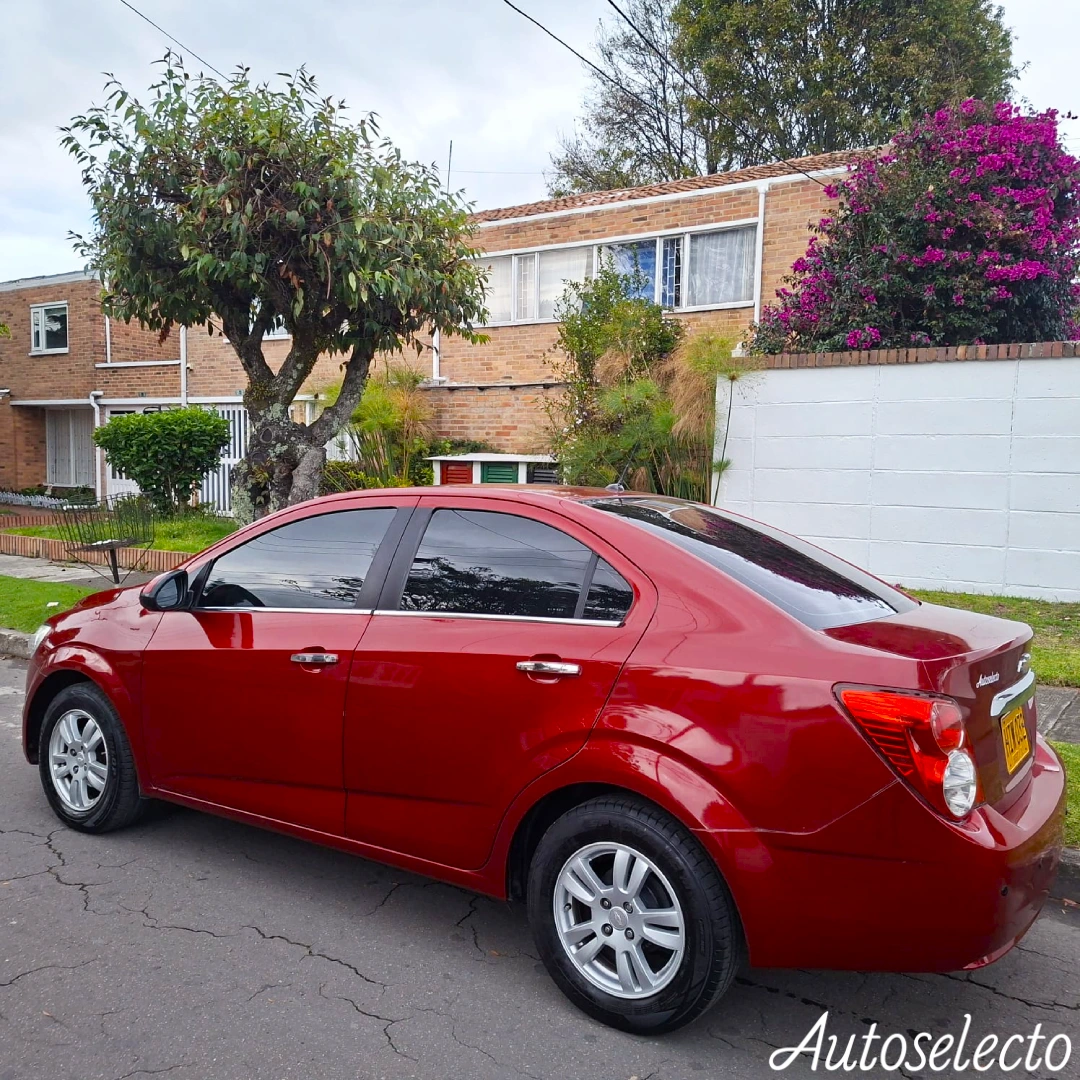 CHEVROLET SONIC LT 1.6 2014