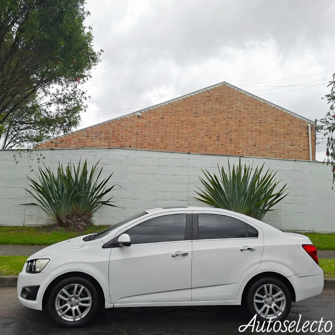 CHEVROLET SONIC LT 1.6 2015