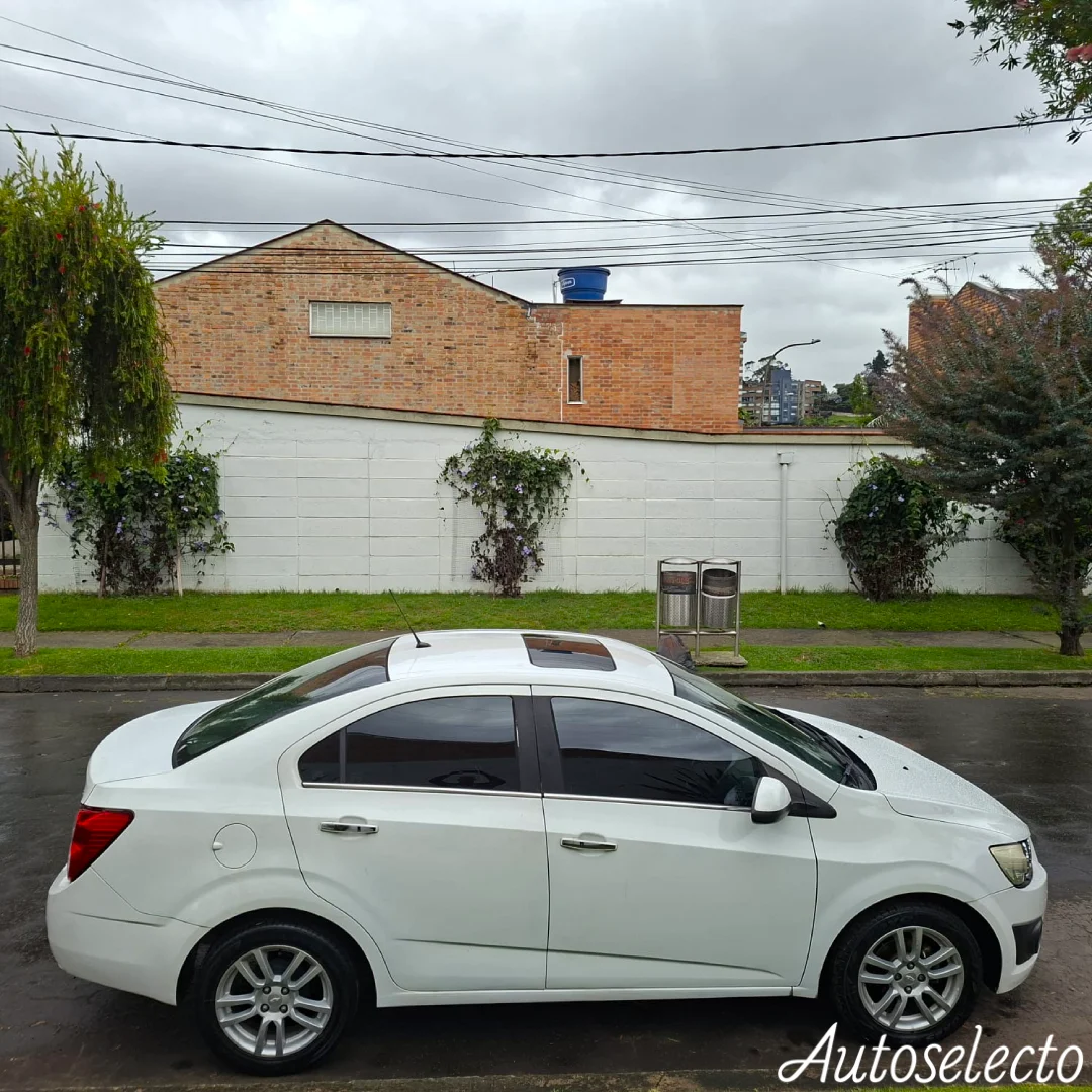 CHEVROLET SONIC LT 1.6 2015