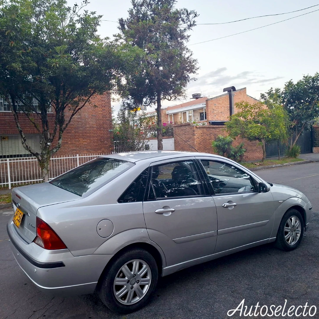 FORD FOCUS TITANIUM 2.0 2007