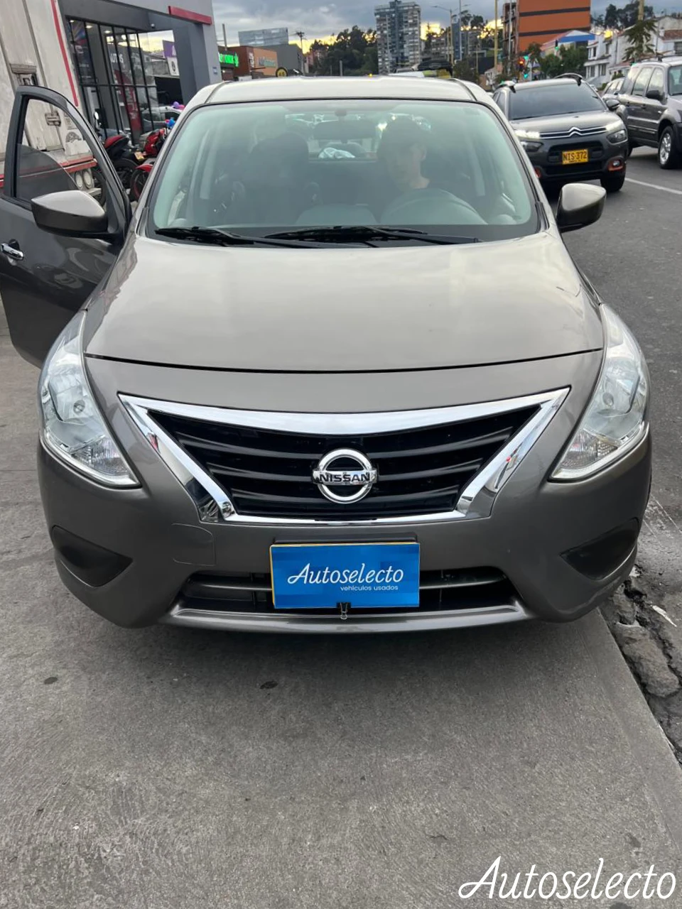 NISSAN VERSA ADVANCE 1.6 2015