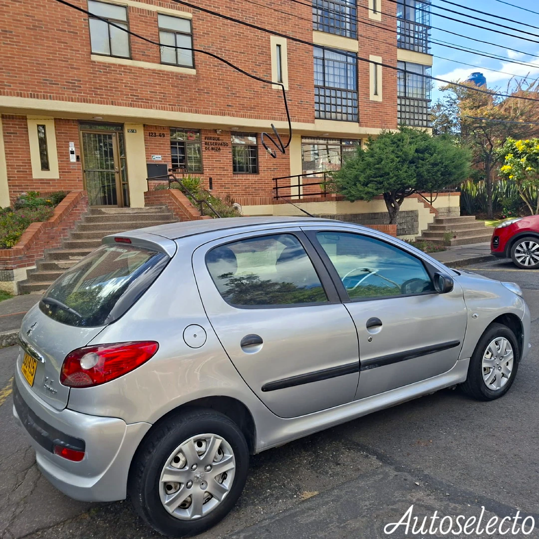 PEUGEOT 207 1.4 2009